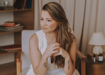 Entre a dor, a maternidade solo e a superação: a jornada de resiliência de Daniele Caetano na psicoterapia