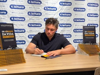 Best seller catarinense do idealizador do Empreende Brazil coloca Santa Catarina entre os livros mais vendidos do país