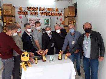 Apicultor de Presidente Getúlio é pioneiro no recebimento de Selo Arte