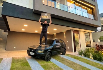 Eduardo Nascimento: o corretor que vende mansões de Fiat Uno e faz o “V” de vitória