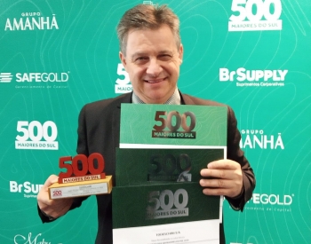 Todeschini recebe premiação por ser uma das maiores empresas no RS