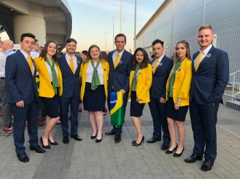 Nove estudantes de SC estão na Rússia para o torneio mundial de educação profissional